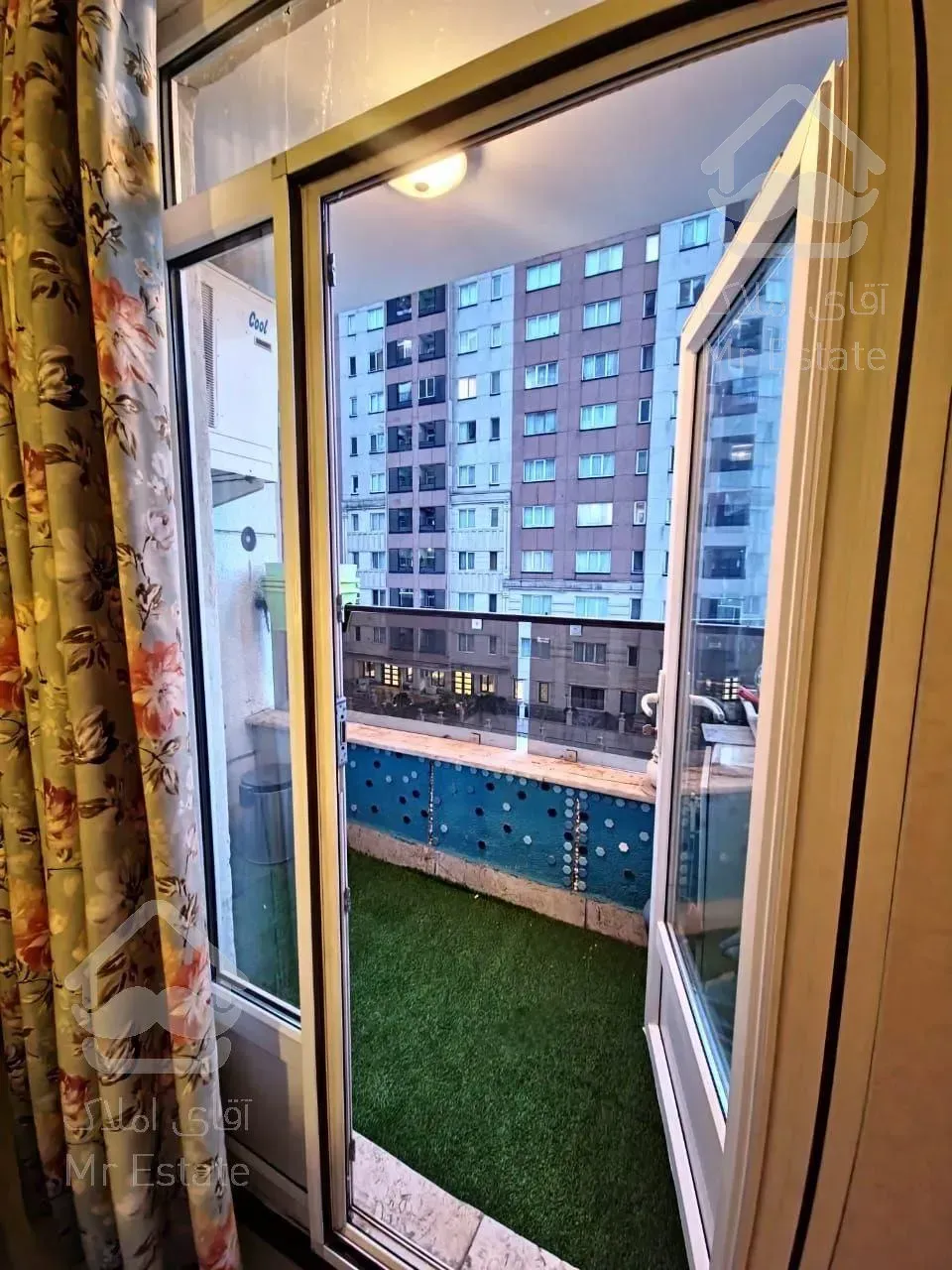 آپارتمان 98 متری در برج‌های کوی شهپریان