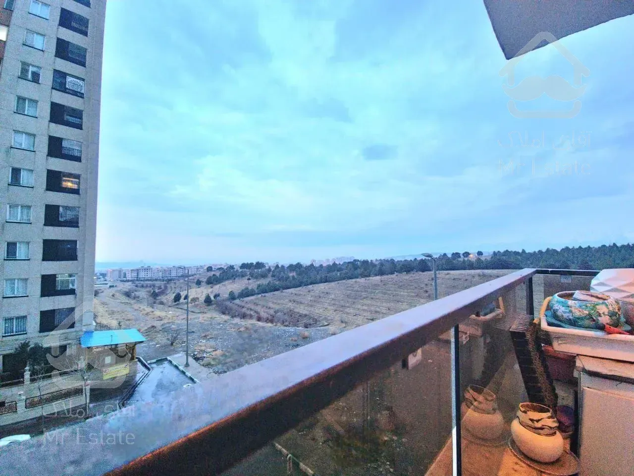 آپارتمان 98 متری در برج‌های کوی شهپریان