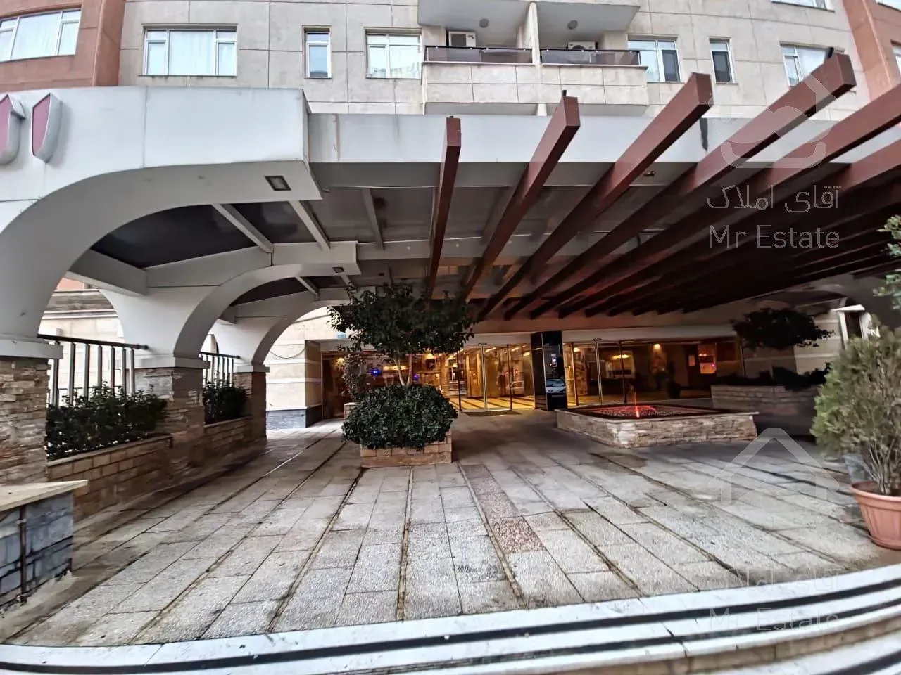 آپارتمان 98 متری در برج‌های کوی شهپریان