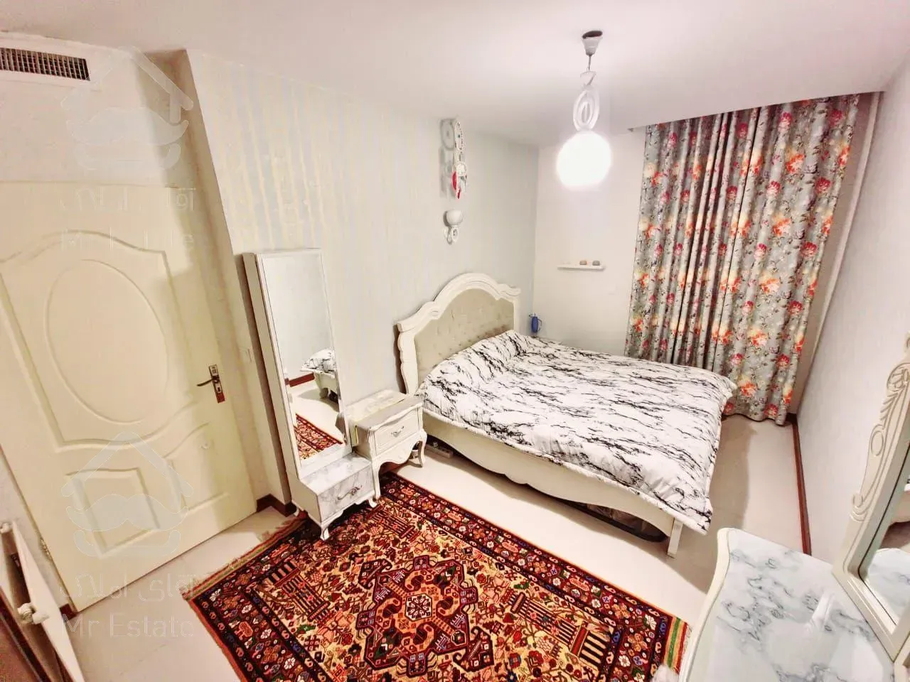 آپارتمان 98 متری در برج‌های کوی شهپریان