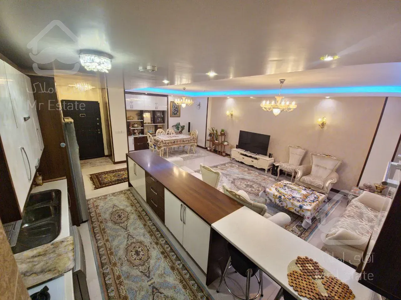 آپارتمان 98 متری در برج‌های کوی شهپریان