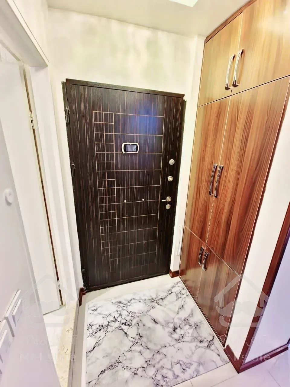 آپارتمان 98 متری در برج‌های کوی شهپریان