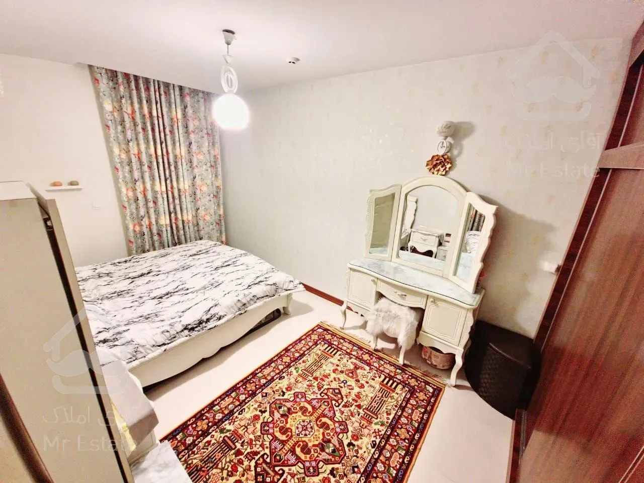 آپارتمان 98 متری در برج‌های کوی شهپریان