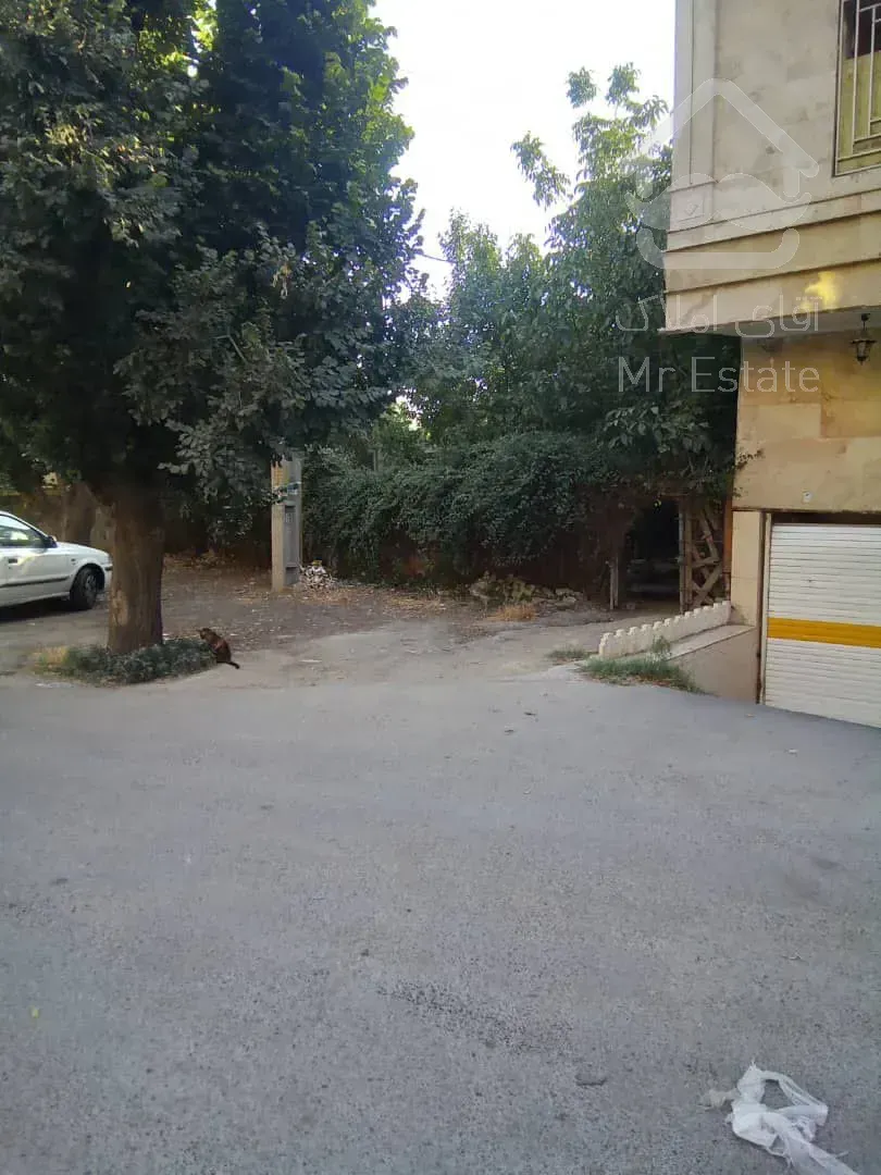 زمین چهار دیواری