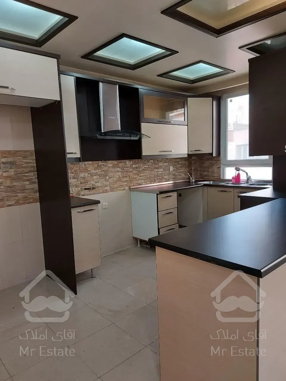 آپارتمان تک واحدی خوش نقشه 4 طبقه