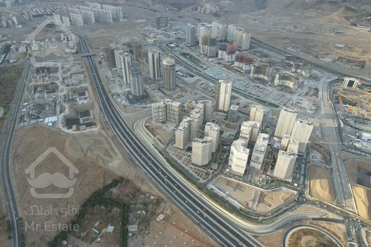 100 متر مبله دور میدان اصلی دریاچه