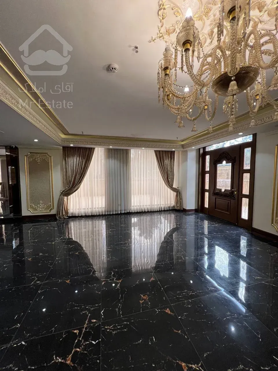 پیش فروش آپارتمان ۲۳۰ متری لاکچری سه خواب در بلوار ارتش