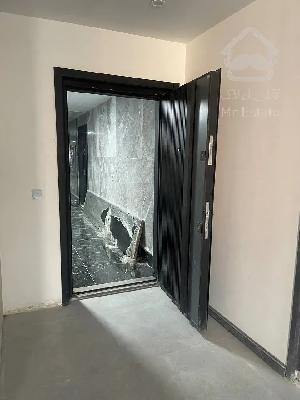 رهن کامل84 متری در پارک اداری رونیکا پالاس غروی