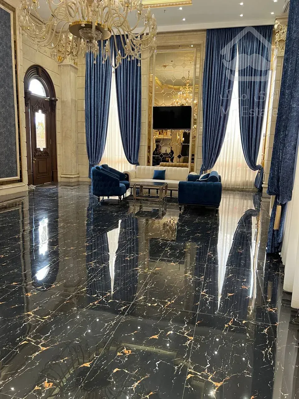 پیش فروش آپارتمان ۲۳۰ متری فول هتلینگ سه خواب در بلوار ارتش