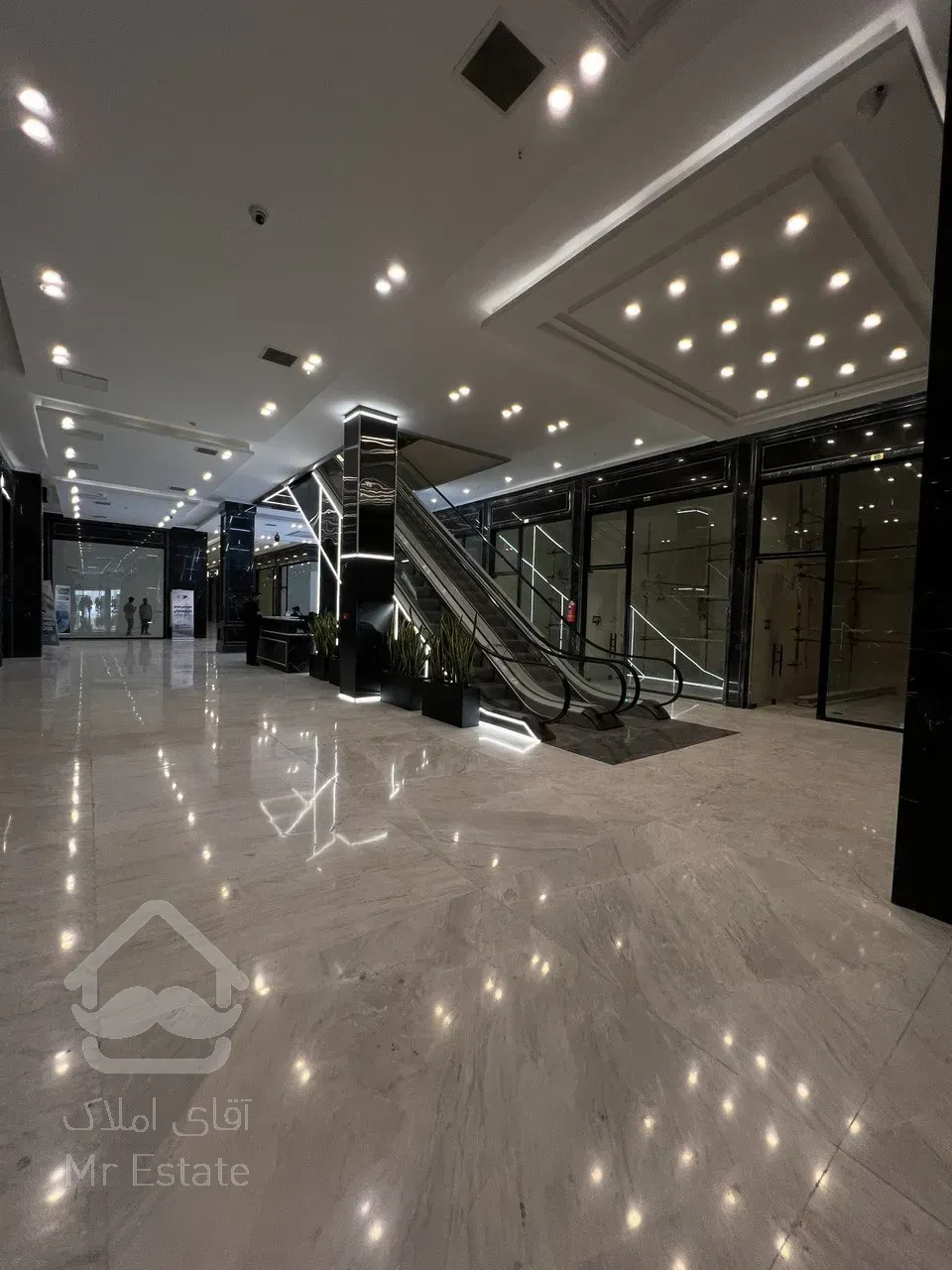 فروش مغازه 40 متری در مرکز خرید رونیکا مال هروی