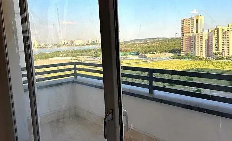 140متر . کلیدنخورده . برفراز آسمان