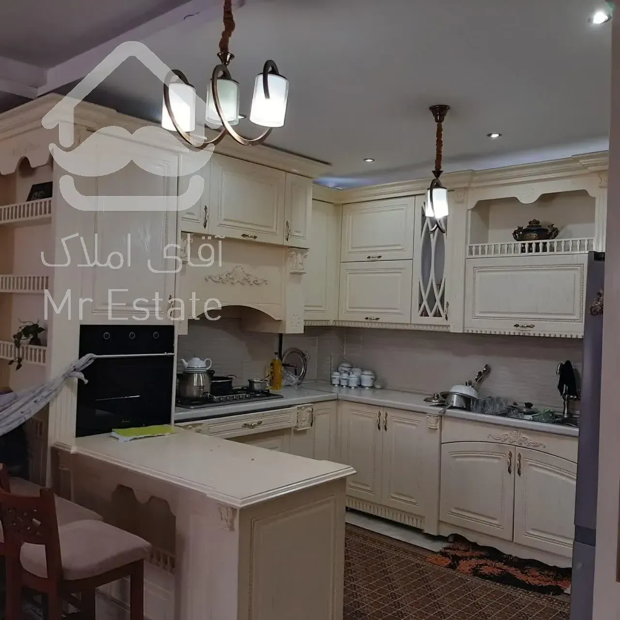 آپارتمان تک واحد پارکینگ بدون مزاحمت فول امکانات واقع در خیام40