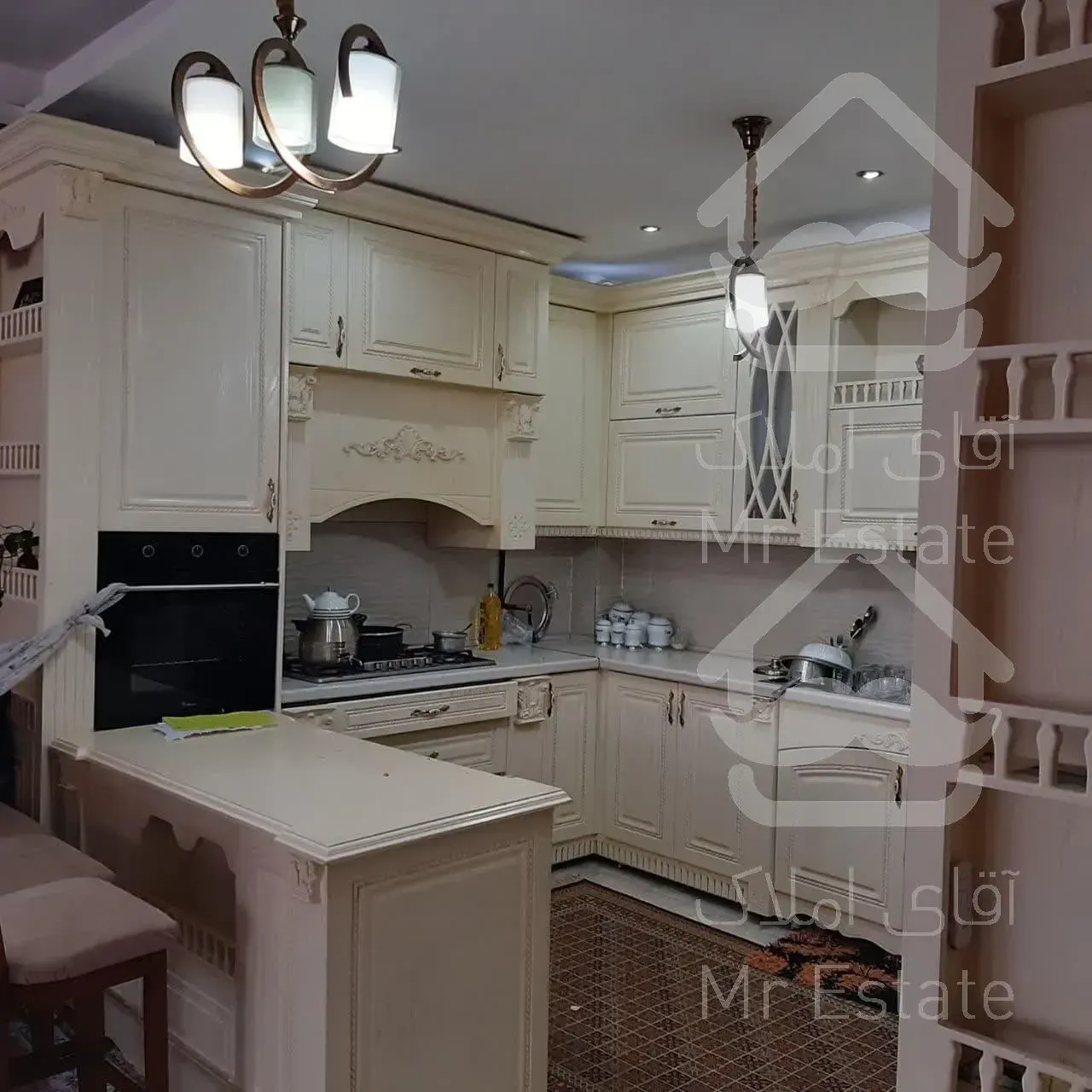 آپارتمان تک واحد پارکینگ بدون مزاحمت فول امکانات واقع در خیام40