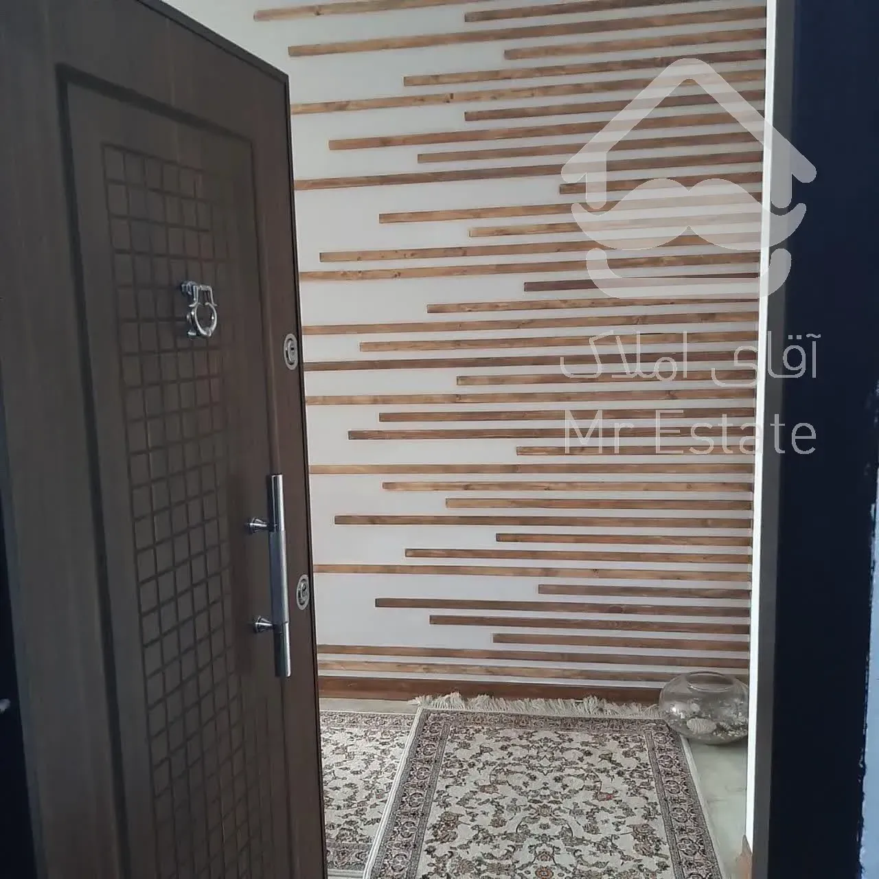 آپارتمان تک واحد پارکینگ بدون مزاحمت فول امکانات واقع در خیام40