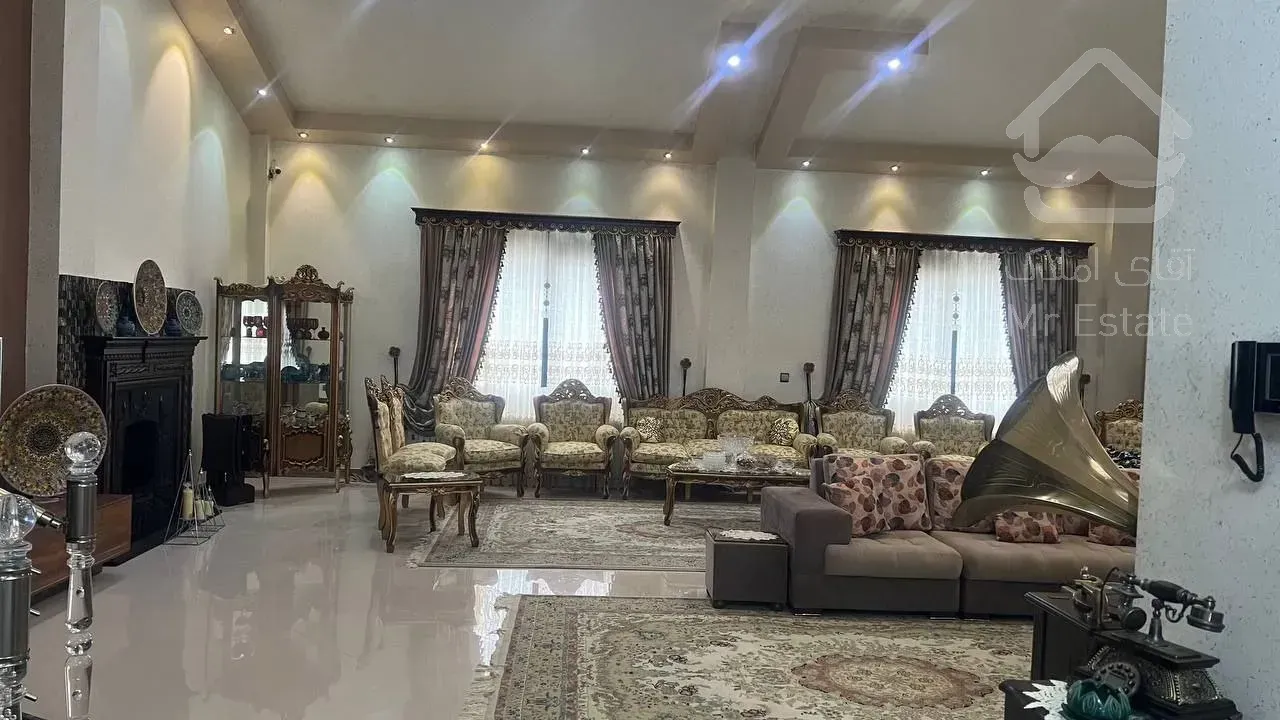 آپارتمان ویلا سه واحدی شیک مبله با پارکینگ وانباری ودسترسی عالی به دریا در منطقه خوب چالوس