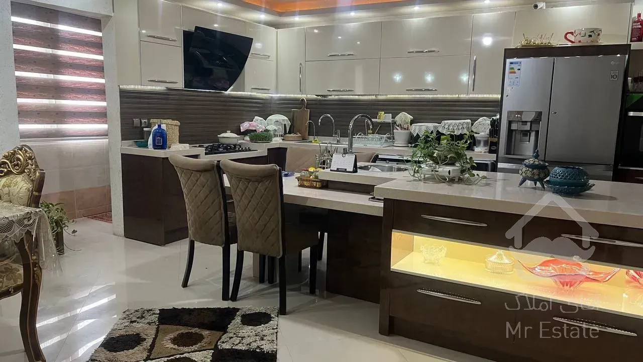 آپارتمان ویلا سه واحدی شیک مبله با پارکینگ وانباری ودسترسی عالی به دریا در منطقه خوب چالوس