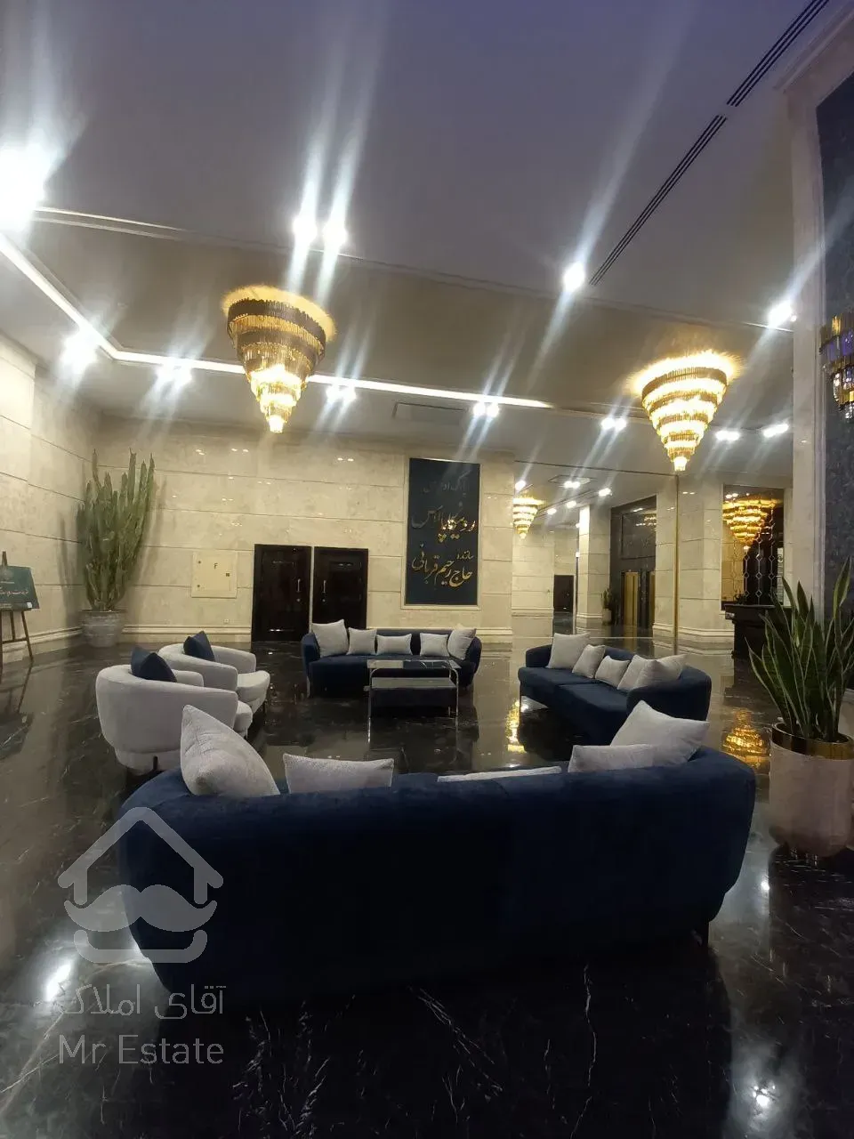 پیش فروش رونیکا مال میرزا بابایی ، ویترین مدرن کسب و کار شما