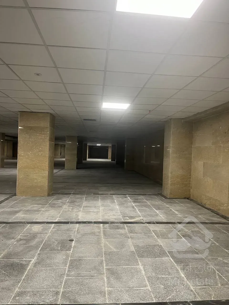 فروش مغازه 36 متر در رونیکا مال پاسداران جنب مترو حسین آباد