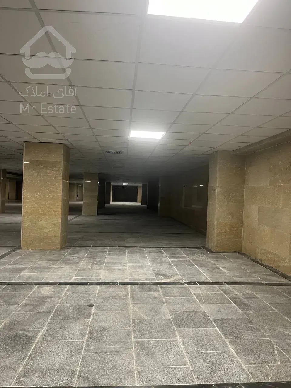 فروش مغازه 40 متری دو بر در رونیکا مال پاسداران همراه با سند تک برگ تجاری