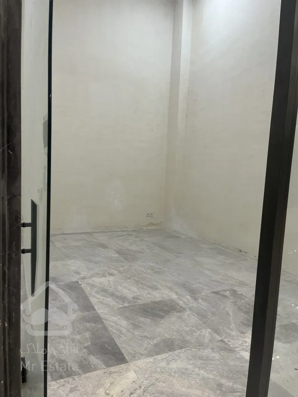 فروش مغازه 16 متری در رونیکا مال پاسداران