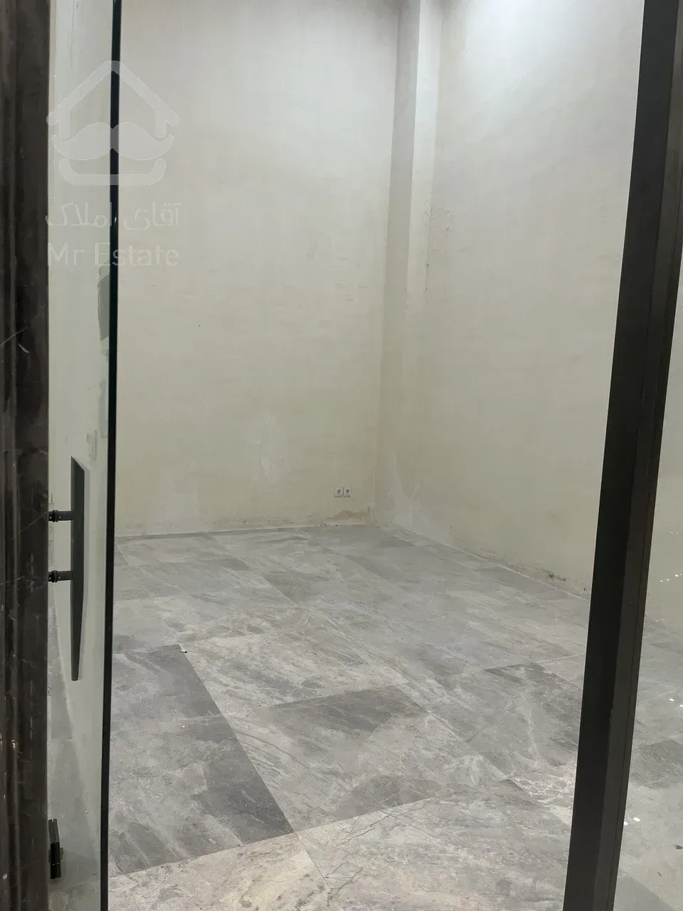 فروش مغازه 19 متری در رونیکا مال پاسداران مناسب همه اصناف با سرقفلی و سند تک برگ تجاری