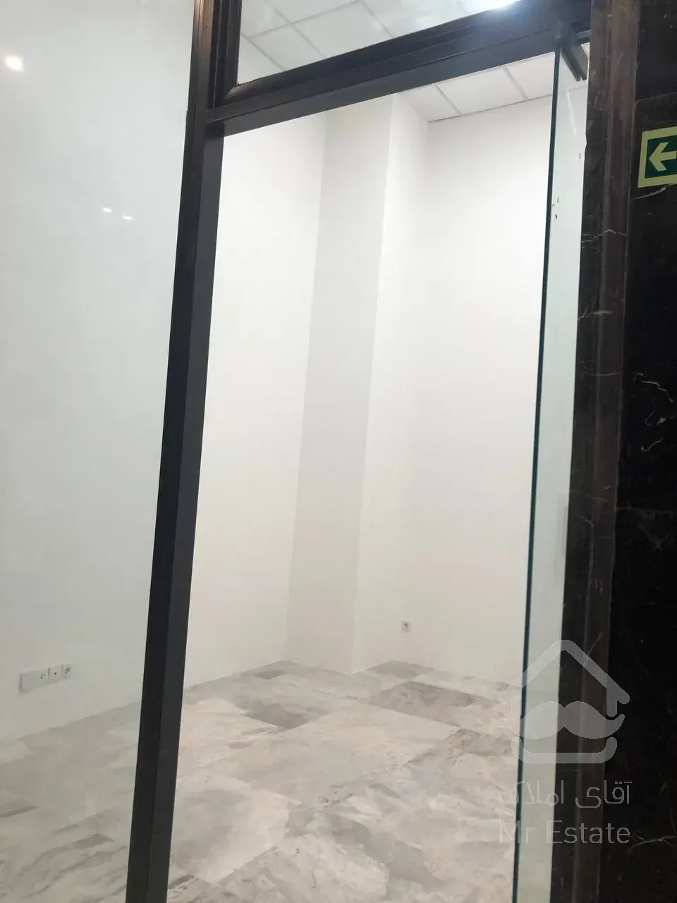 فروش مغازه اکازیون 19 متر بالا همکف از دم قسط رونیکا مال پاسداران