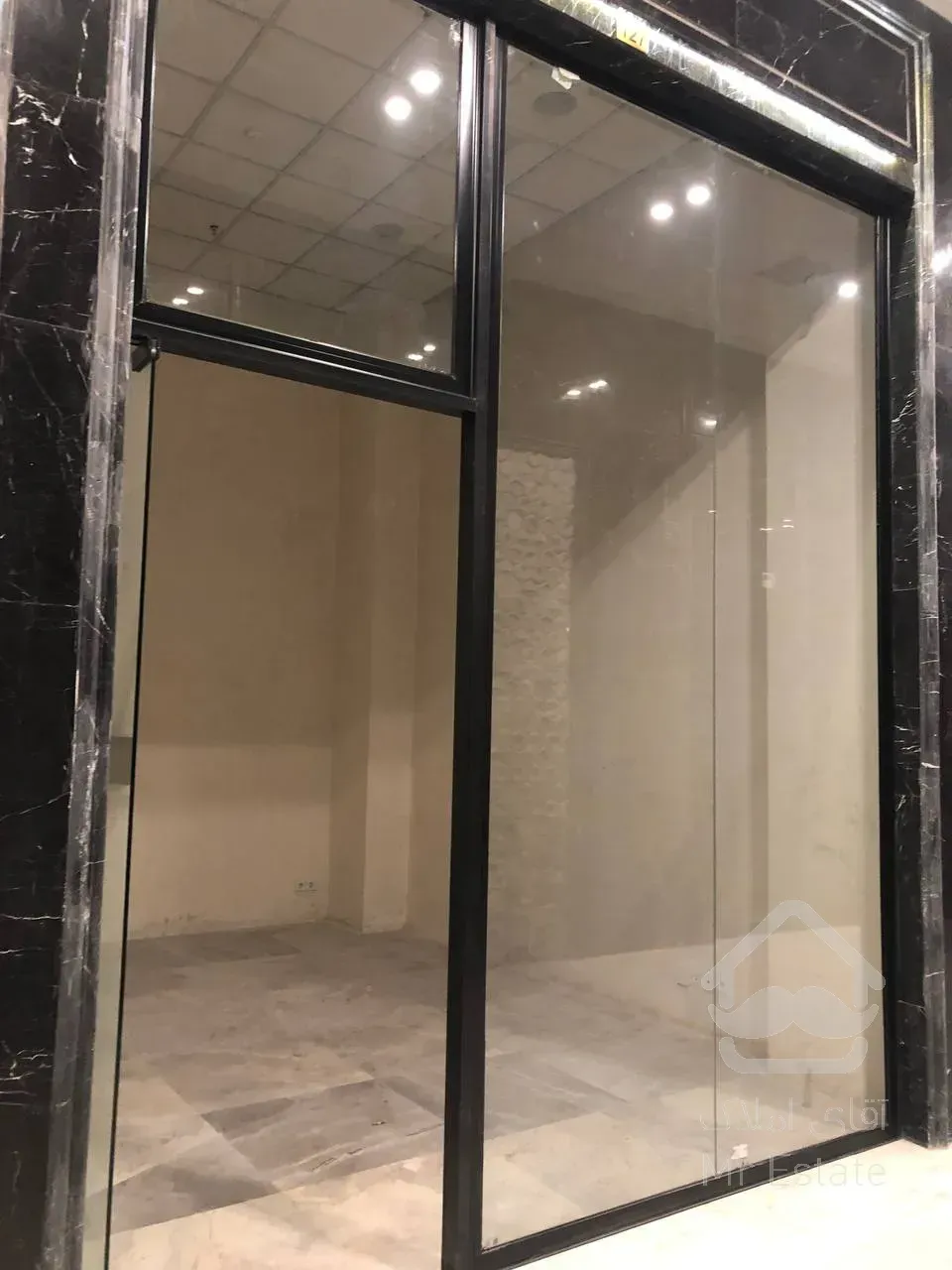 فروش مغازه 33 متری مناسب همه اصناف در رونیکا مال پاسدارن