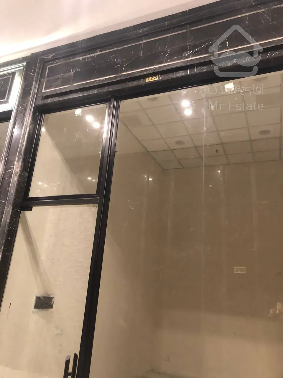 فروش مغازه اکازیون 19 متر بالا همکف از دم قسط رونیکا مال پاسداران