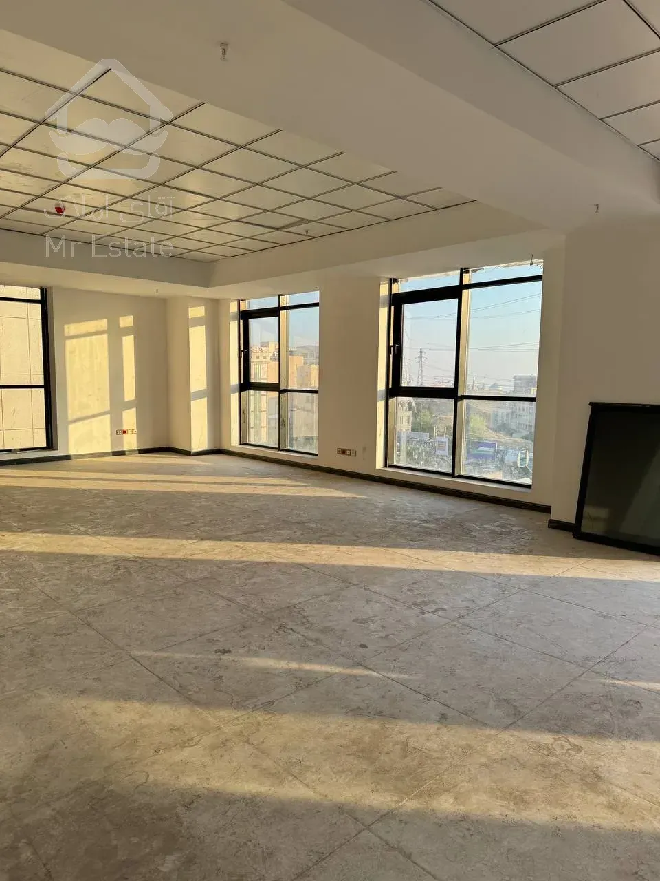 فروش واحد اداری 198 متری ویو دار در رونیکاپالاس غروی