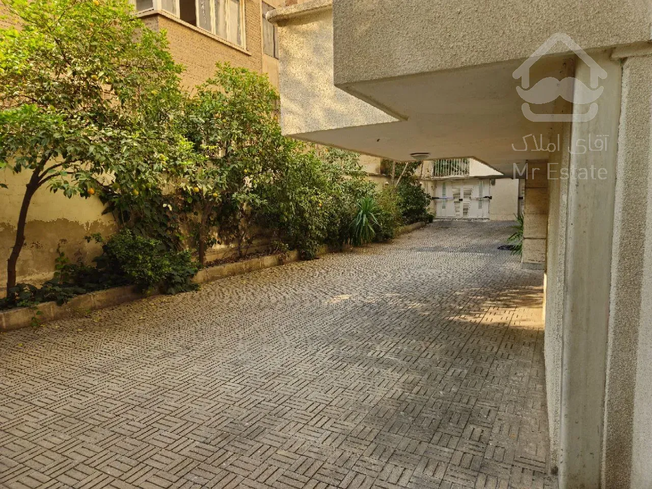 آپارتمان ۱۳۰ متری ۳ خوابه بهترین نقطه مرکز شهر