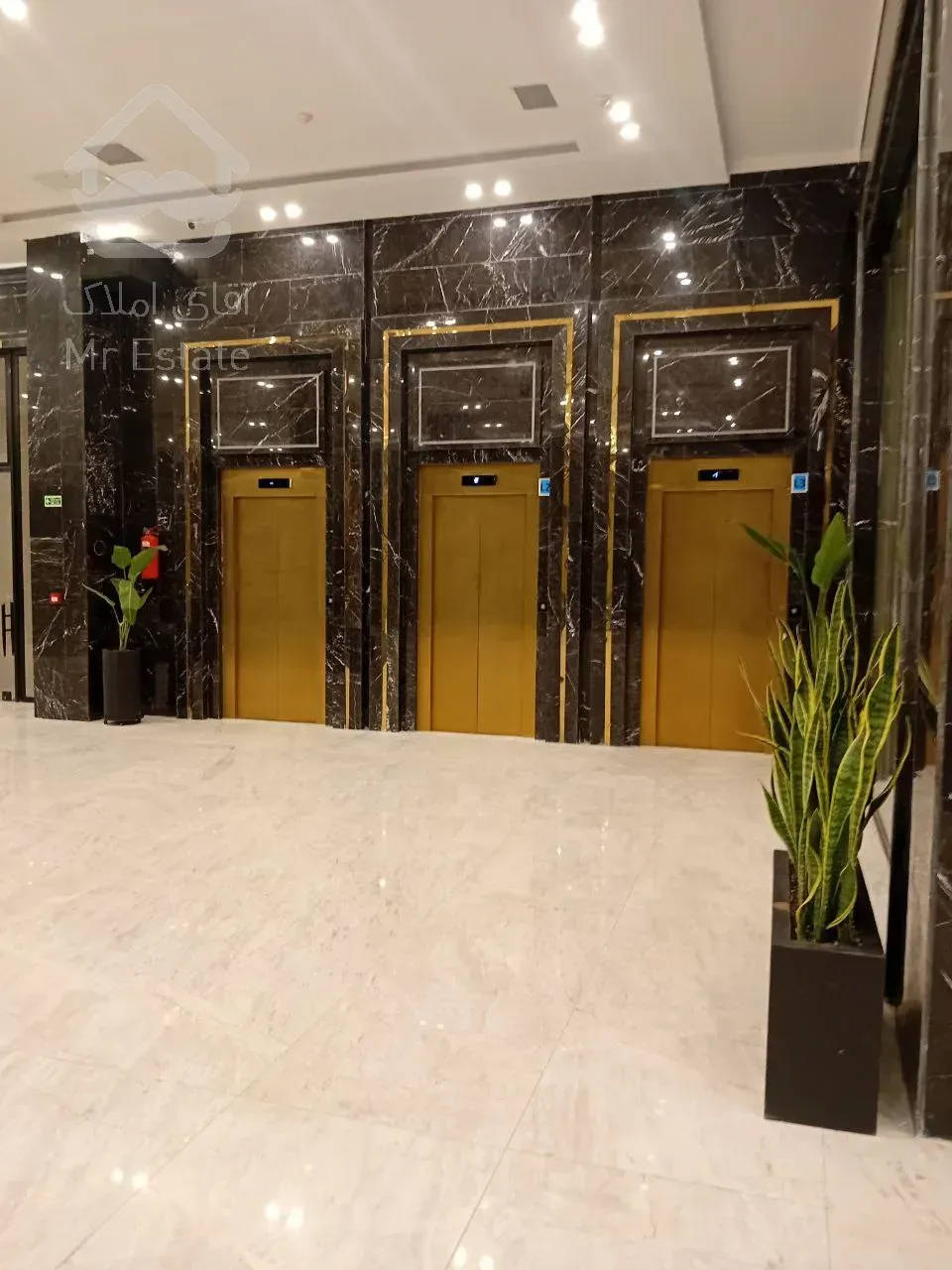 رهن و اجاره واحد تجاری 20متری در مرکز رونیکا مال هروی