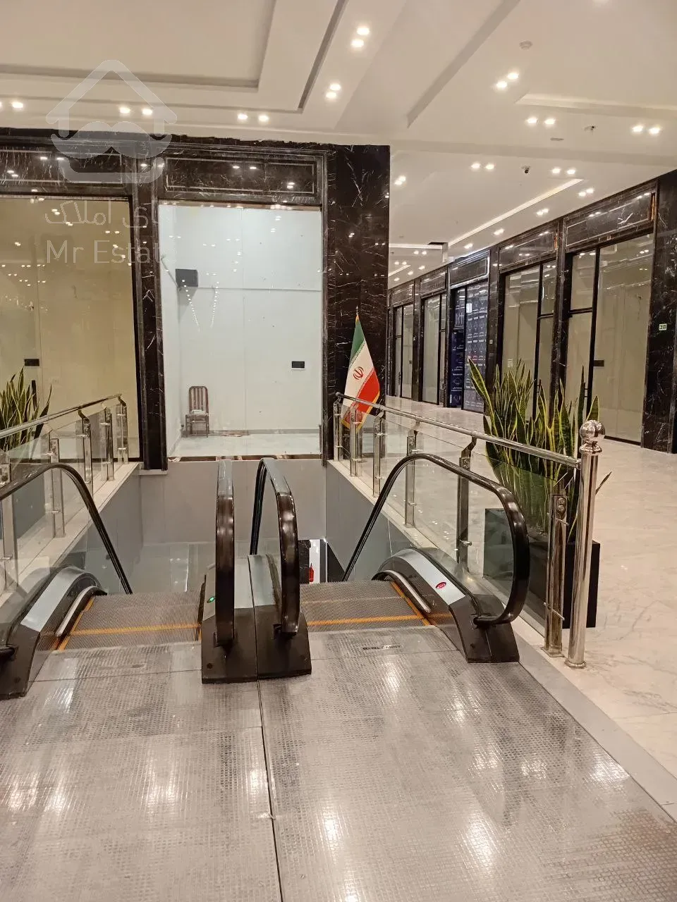 رهن و اجاره واحد تجاری 20متری در مرکز رونیکا مال هروی