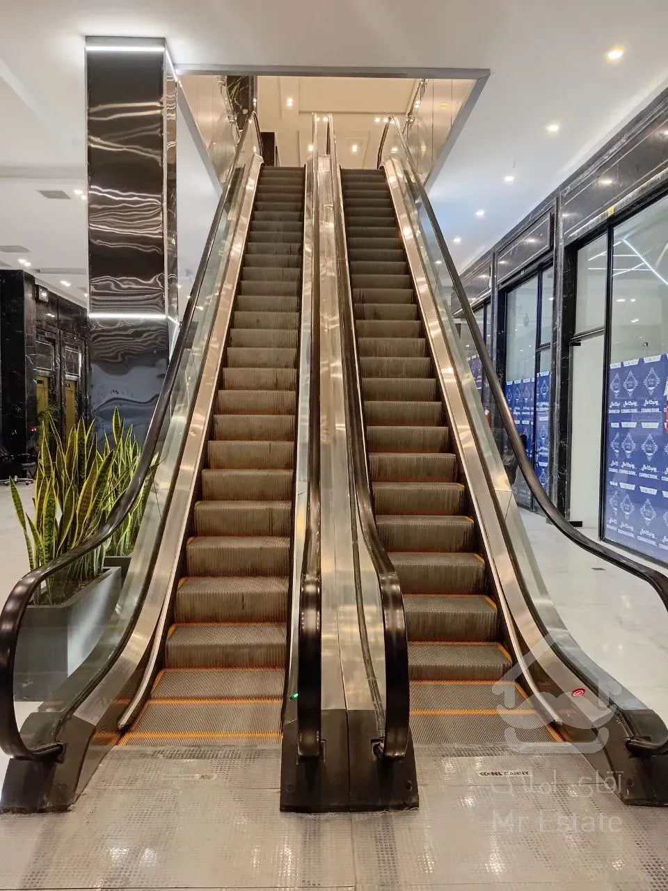 رهن و اجاره واحد تجاری 25 متری در منطقه هروی جنب ایستگاه مترو