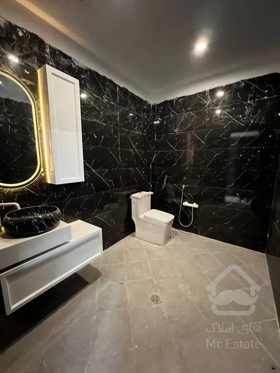 فروش اداری 84 متری با امکانات هتلینگ مناسب برای کسب و کار شما