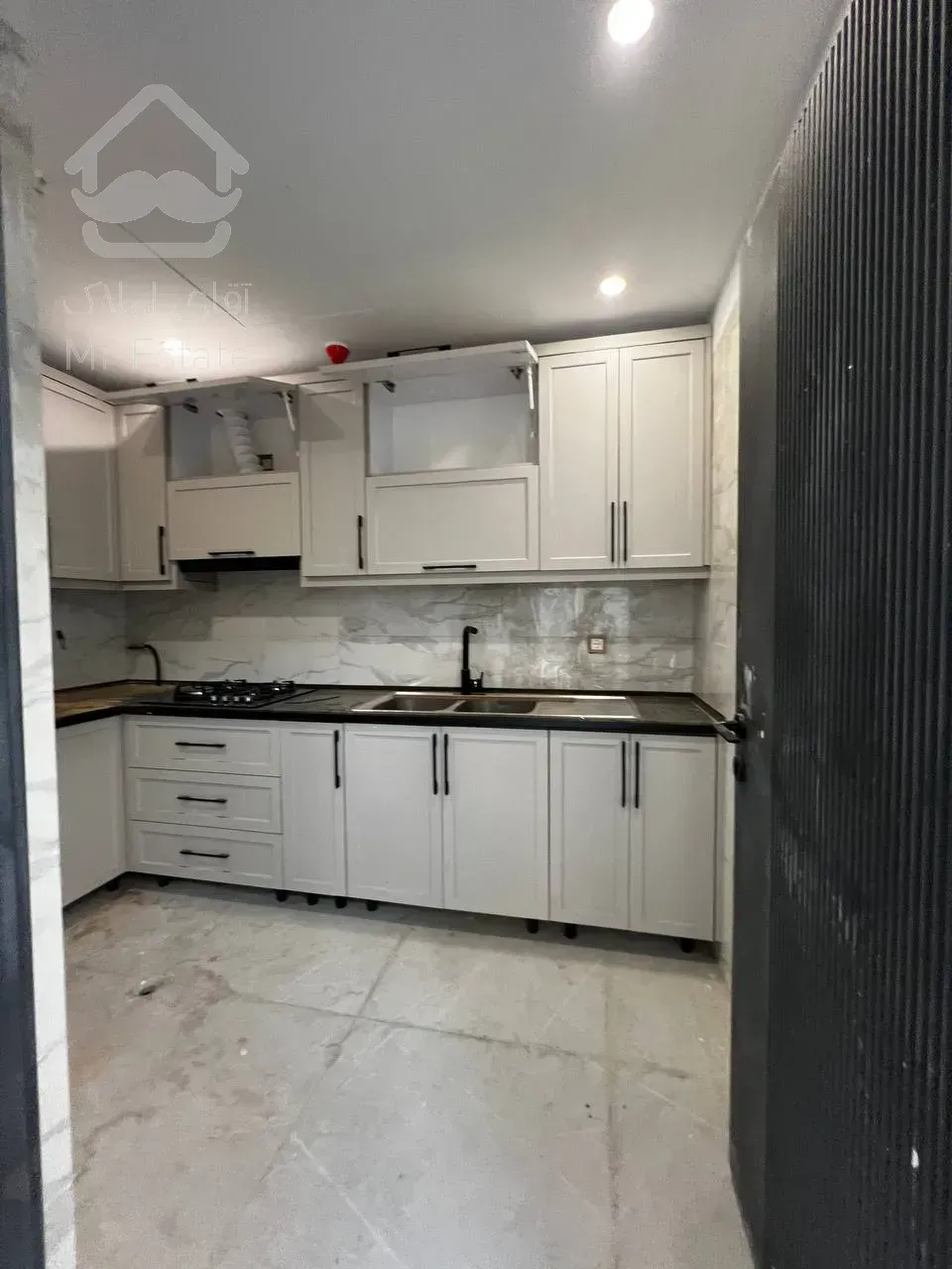 فروش اداری 84 متری با امکانات هتلینگ مناسب برای کسب و کار شما