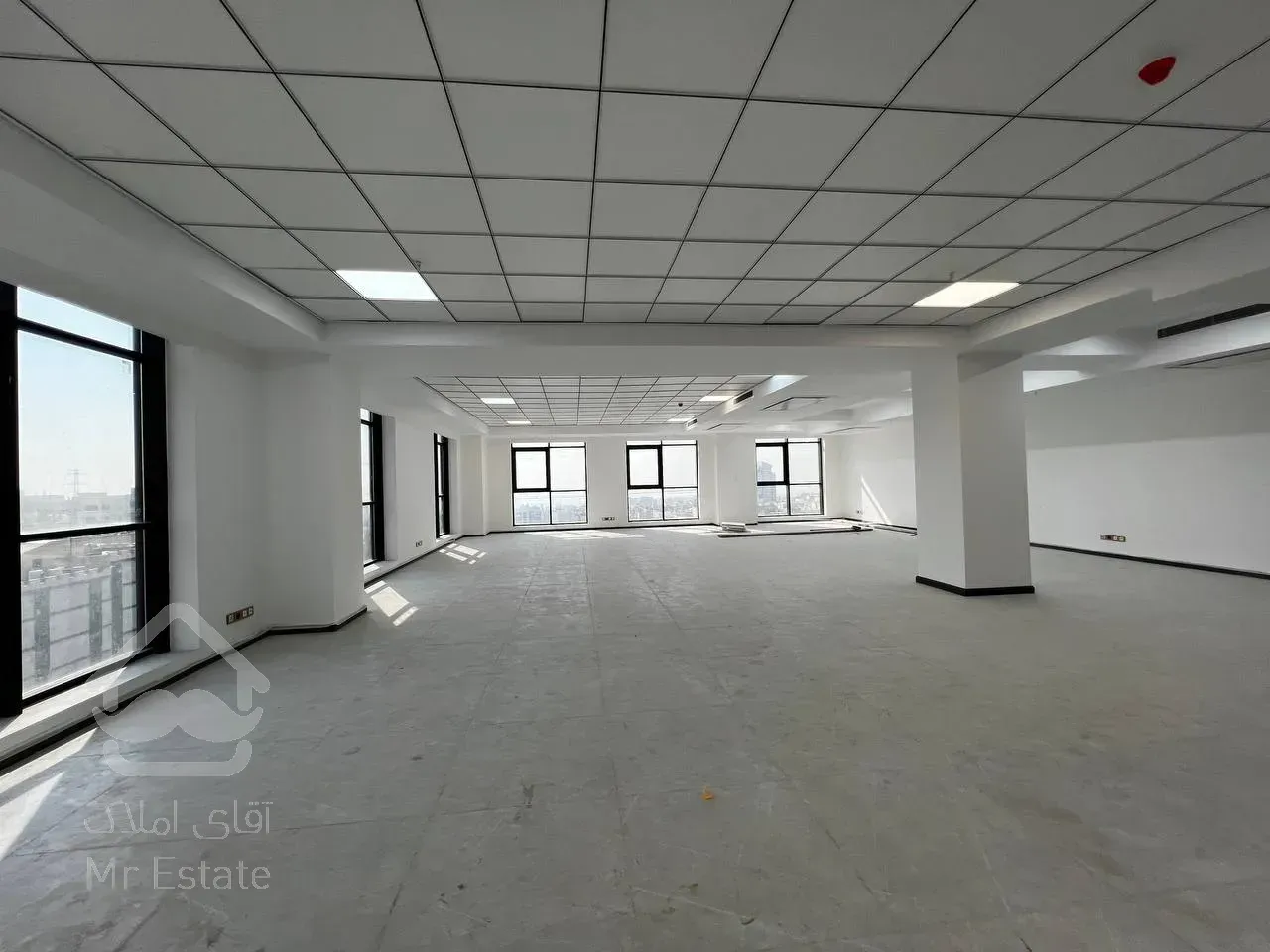 فروش واحد اداری در پونک/197متر ویودار /غرق درنور/سند تک برگ اداری/موقعیت عالی