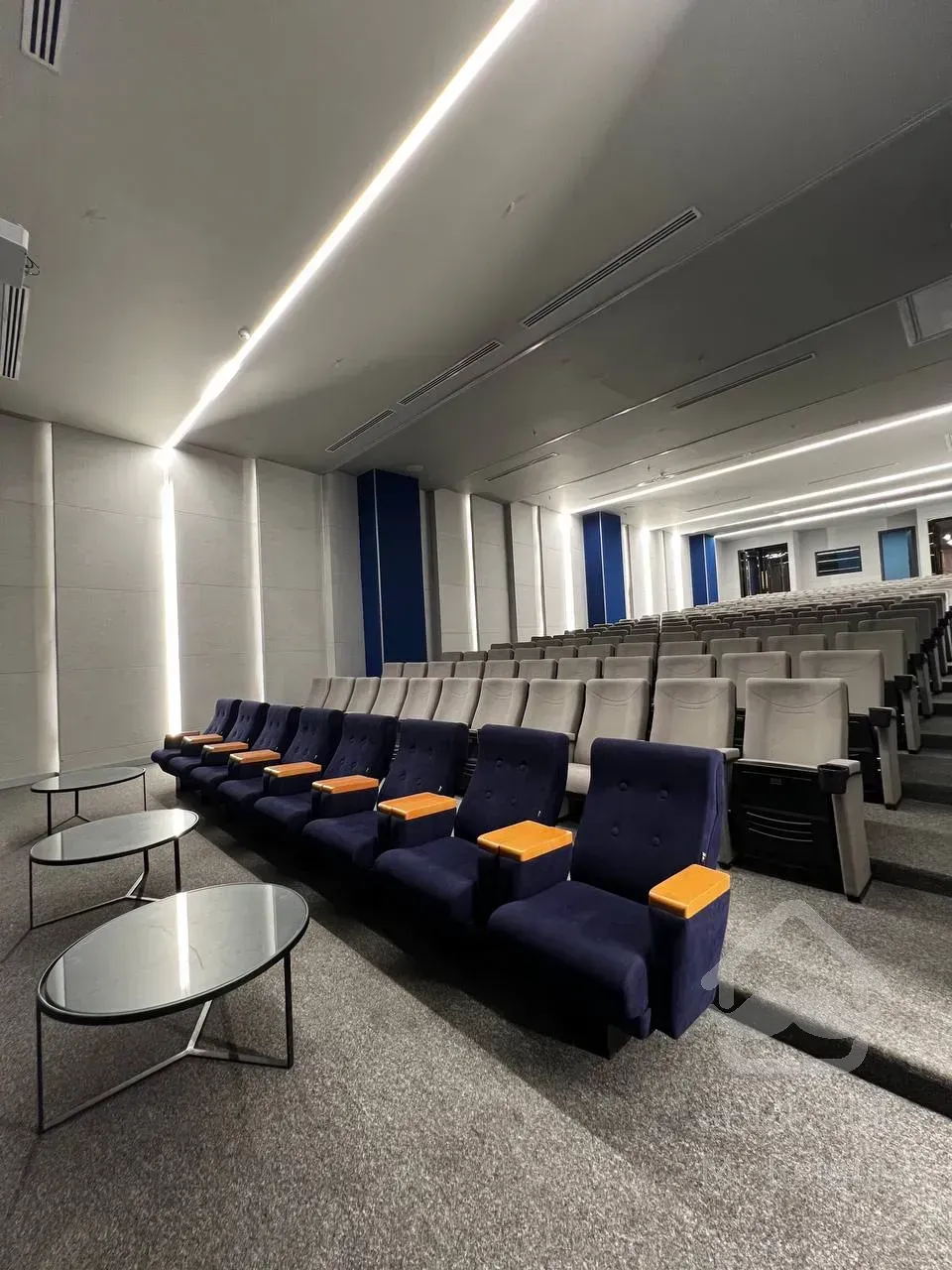 فروش اداری 219متر با قیمت استثنایی و امکانات بالا در تنها پارک اداری در ایران