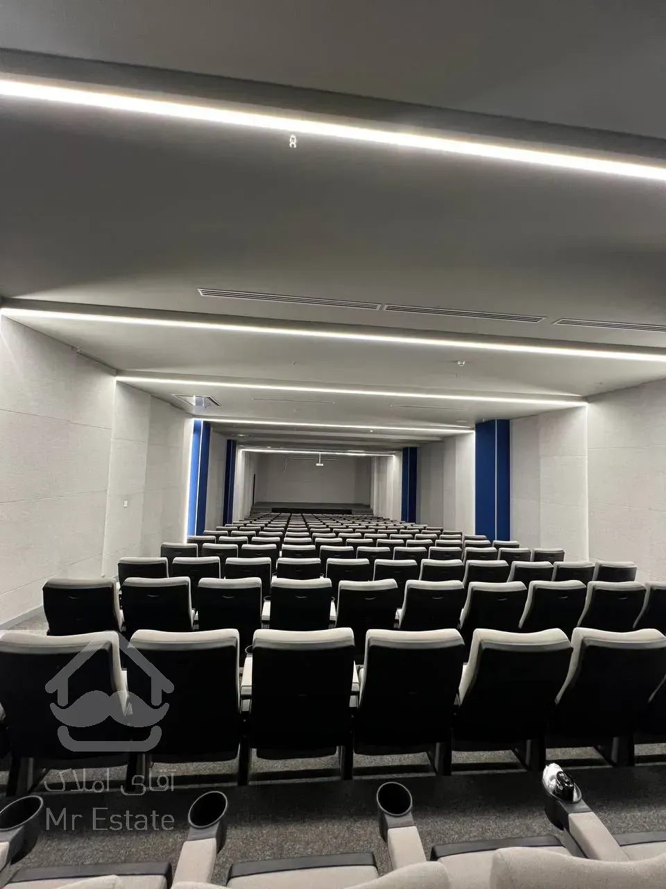 فروش واحد اداری در پونک/219متر ویودار /غرق درنور/سند تک برگ اداری/موقعیت عالی