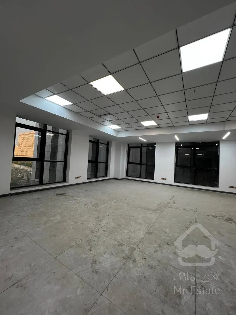 فروش اداری 82متر با قیمت استثنایی و امکانات بالا در تنها پارک اداری در ایران