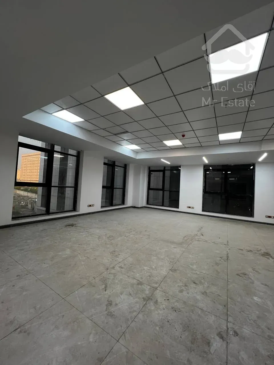 فروش اداری 81متر با قیمت استثنایی و امکانات بالا در تنها پارک اداری در ایران