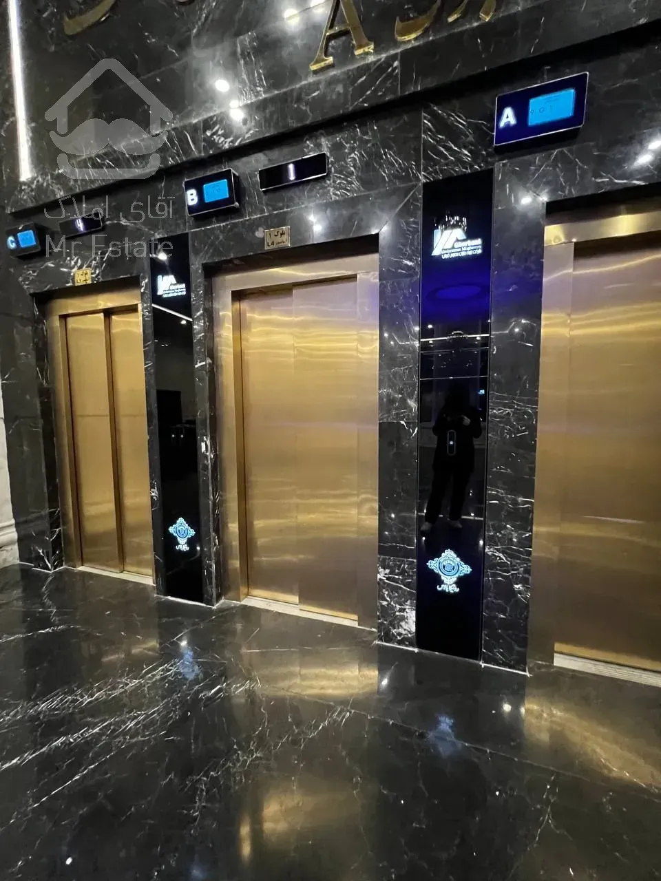 فروش واحد اداری در پونک/197متر ویودار /غرق درنور/سند تک برگ اداری/موقعیت عالی