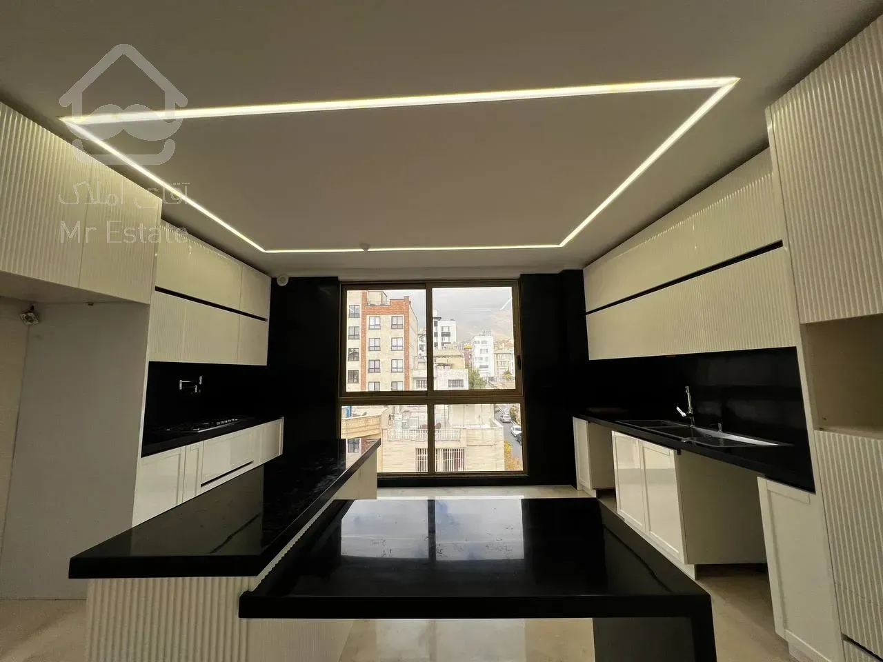 فروش آپارتمان 630 متر در 5 طبقه به همراه دو باب مغازه در رونیکا پالاس سئول