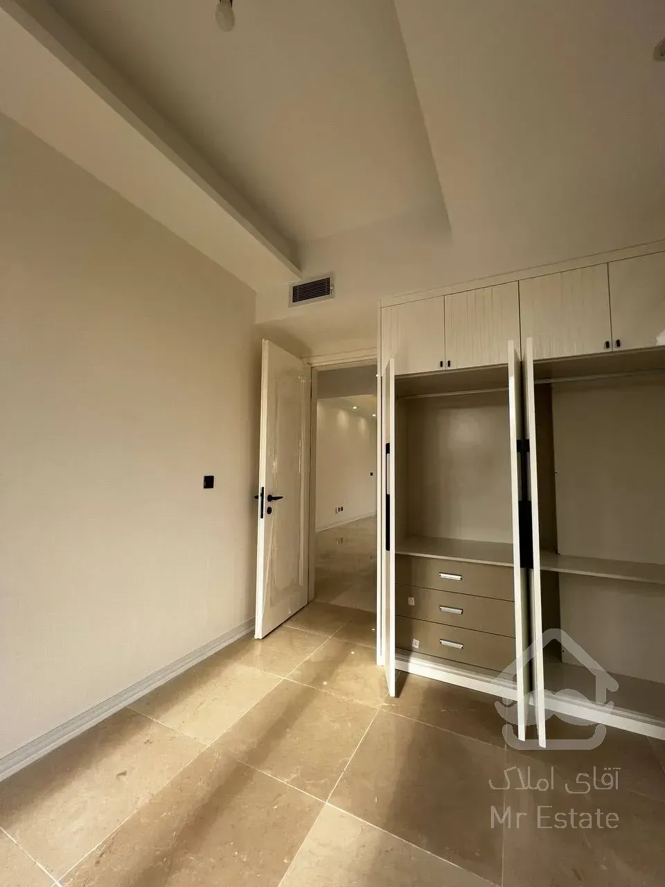 فروش آپارتمان 630 متر در 5 طبقه به همراه دو باب مغازه در رونیکا پالاس سئول