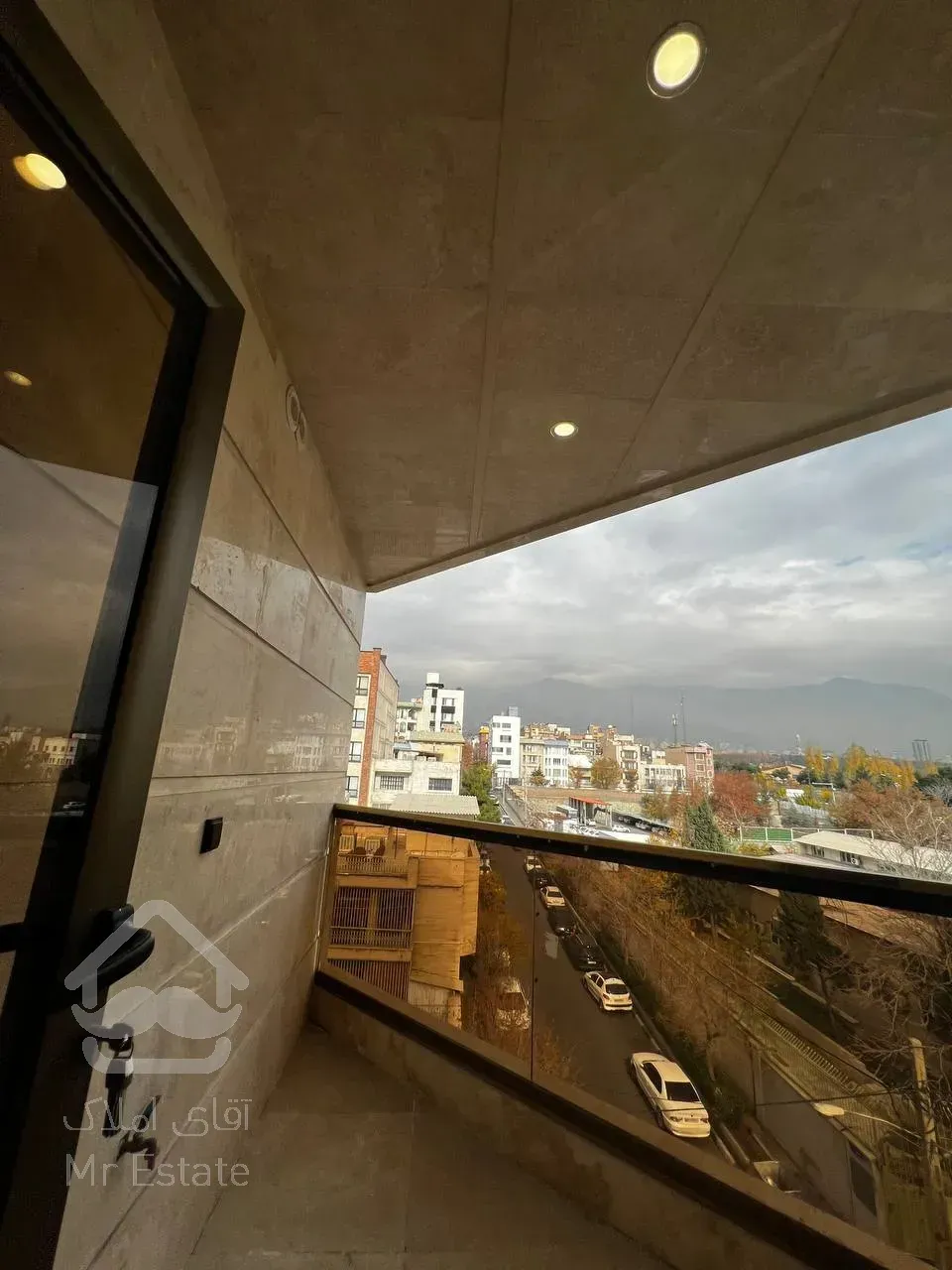 فروش آپارتمان همراه دو باب مغازه در رونیکا پالاس سئول