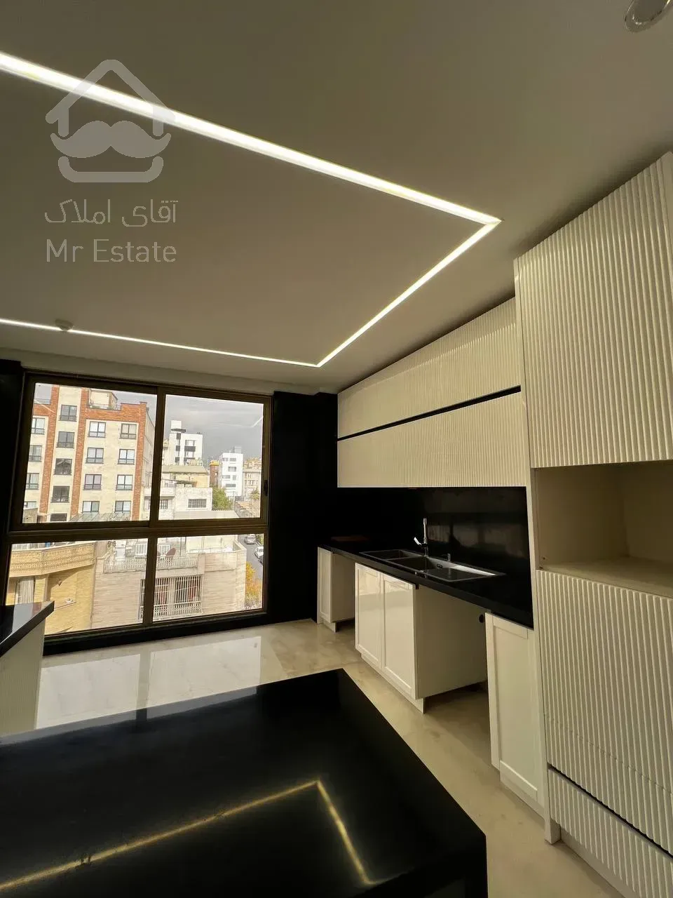 فروش آپارتمان همراه دو باب مغازه در رونیکا پالاس سئول