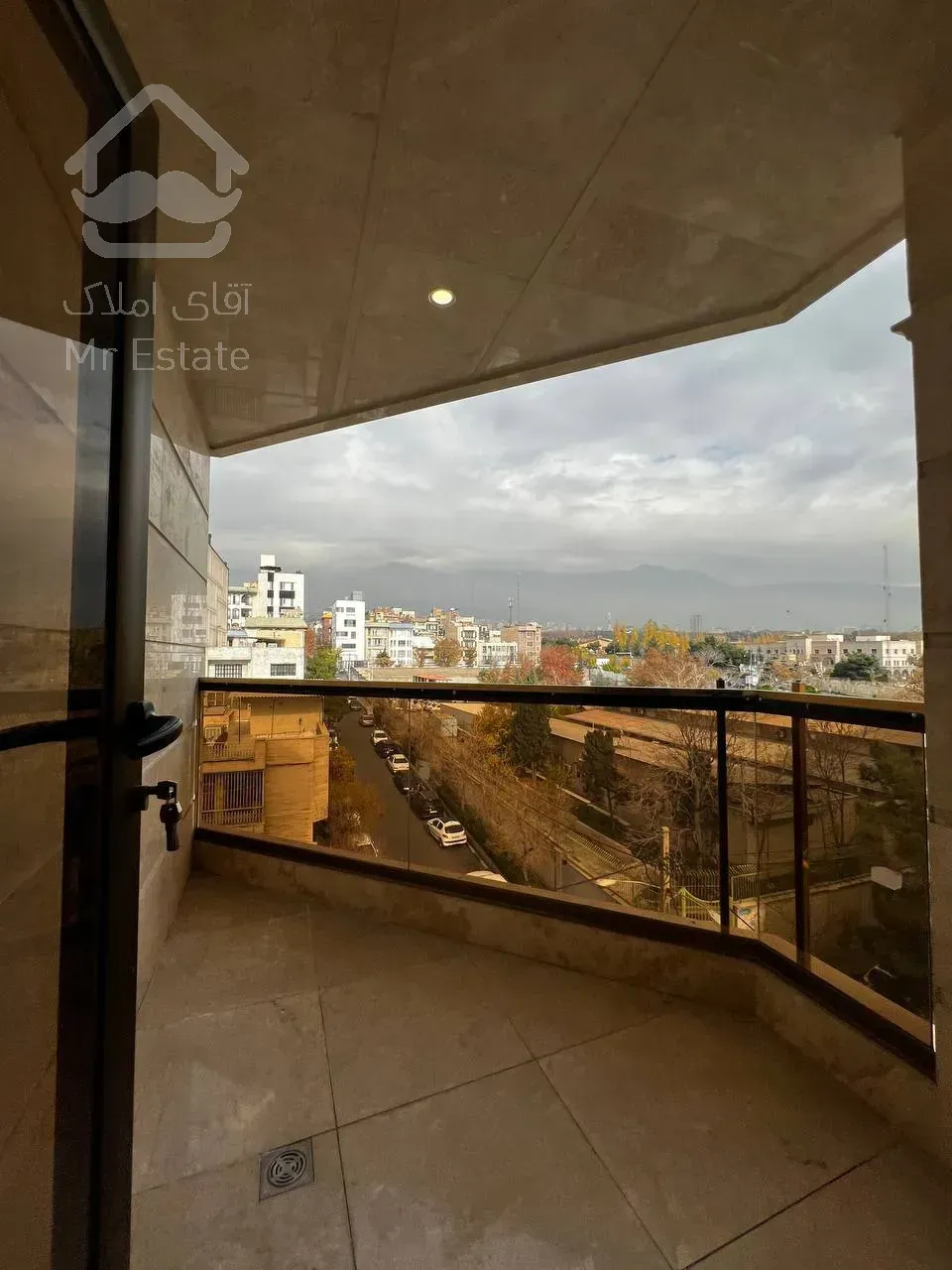 فروش آپارتمان همراه دو باب مغازه در رونیکا پالاس سئول