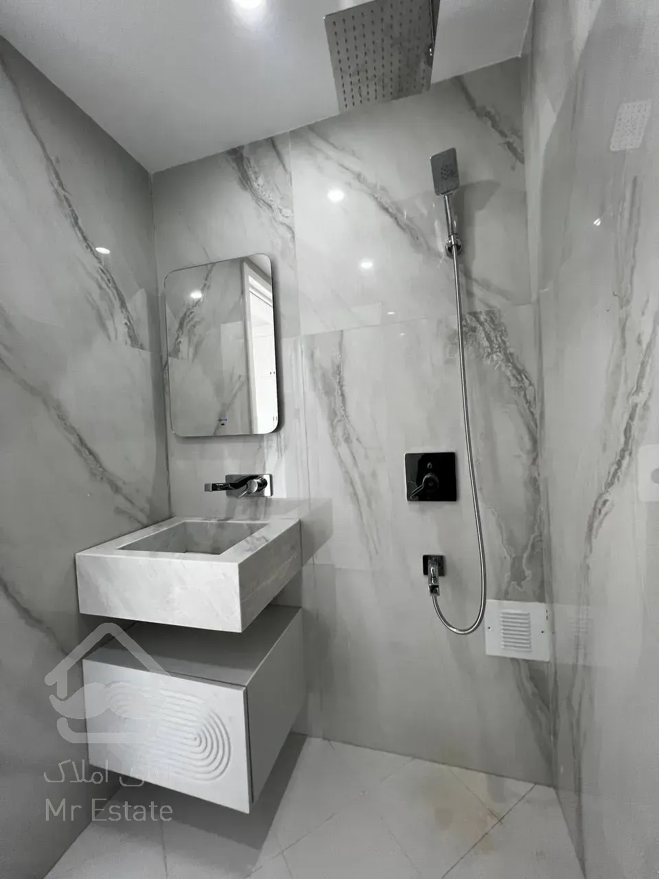 فروش آپارتمان نوساز 5 طبقه به همراه دو باب مغازه به صورت یکجا رونیکا پالاس سئول