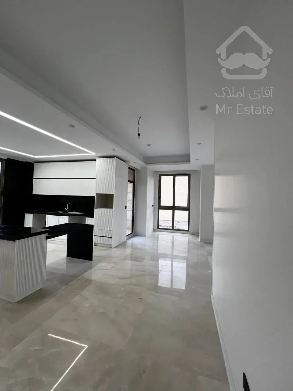 فروش اپارتمان اکازیون همراه با 2 واحد تجاری