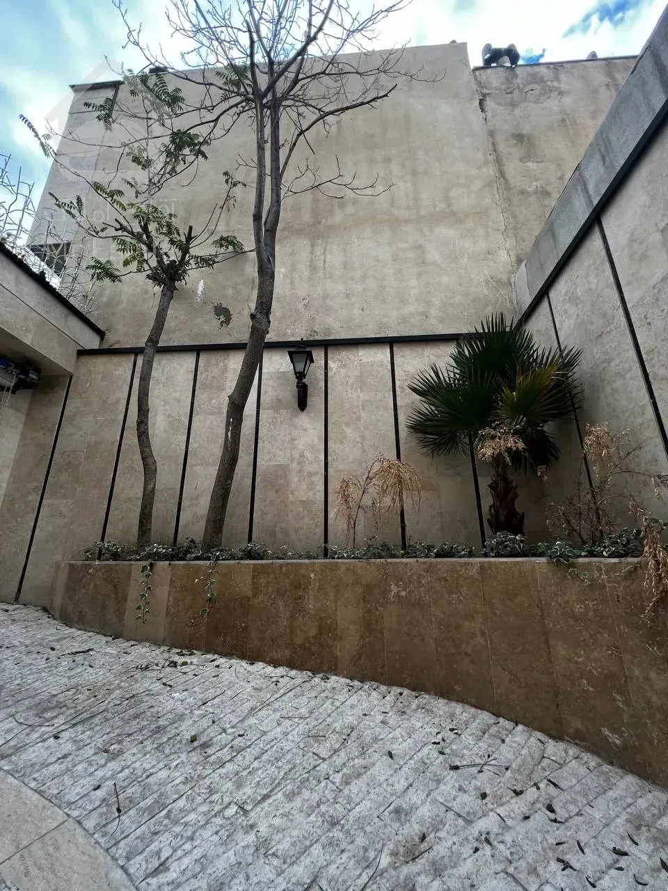 فروش آپارتمان 630 متر در 5 طبقه به همراه دو باب مغازه در رونیکا پالاس سئول