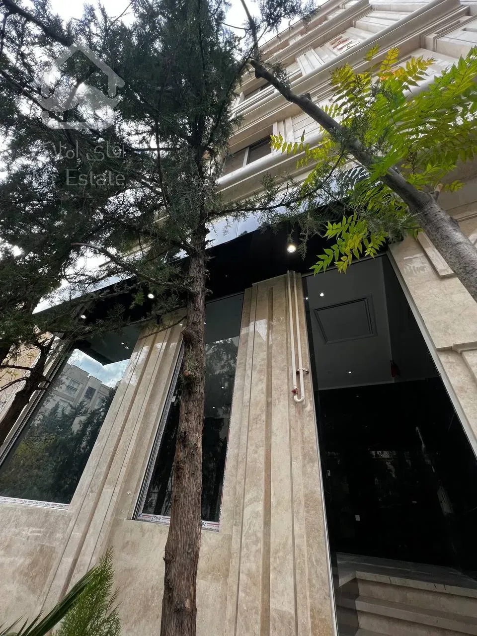 فروش آپارتمان 5 طبقه به همراه دو باب مغازه در رونیکا پالاس سئول